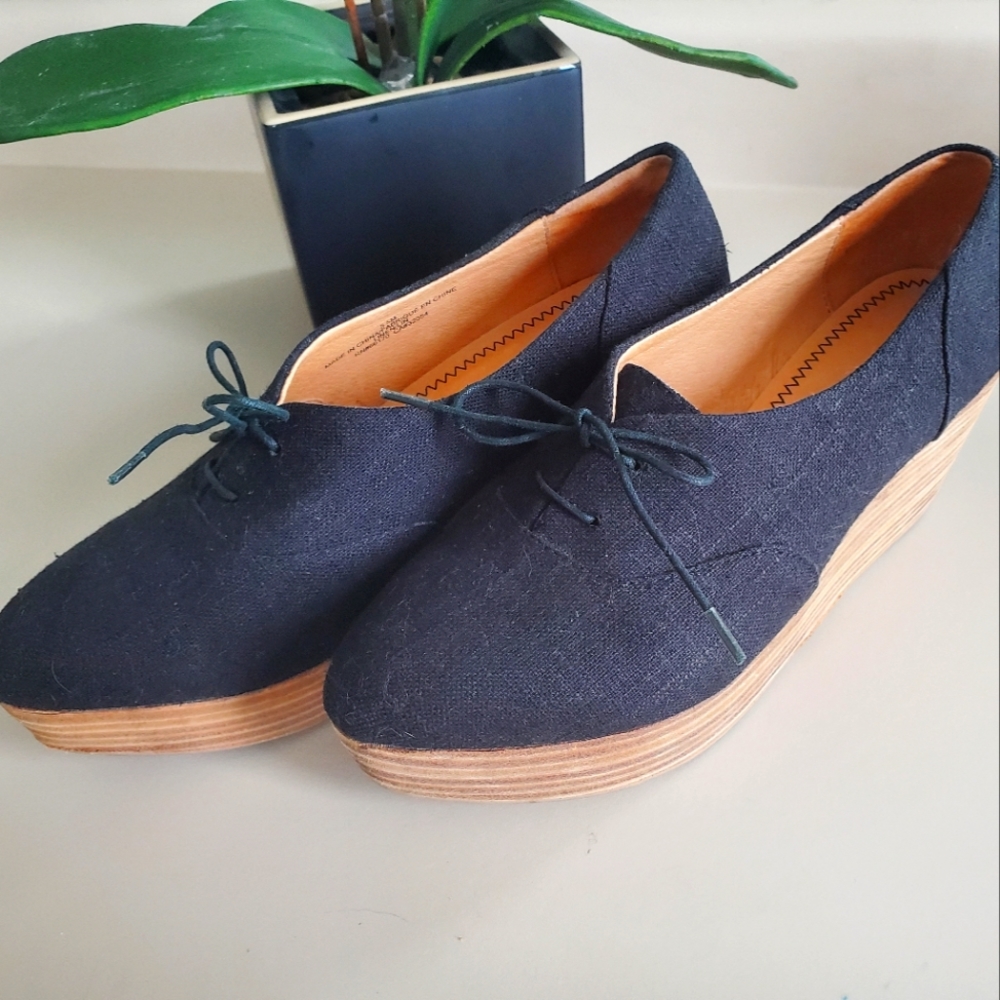 Pilcro and the letterpress black linen wedges